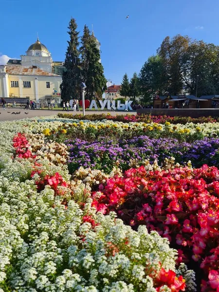 Луцьк у вихідний під теплим осіннім небом (фото)