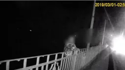 У Луцьку врятували самогубця: п'яний чоловік хотів стрибнути з мосту (відео)