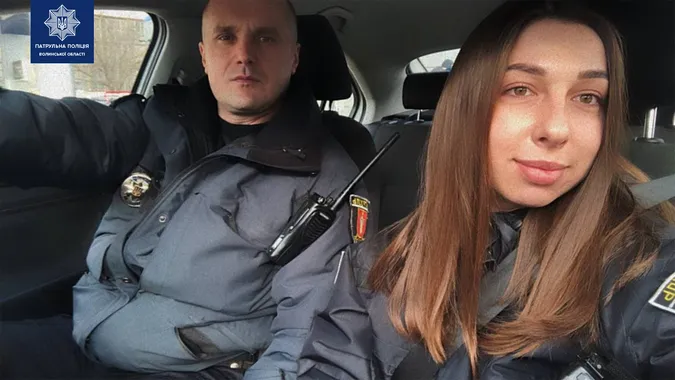 Зламалося авто: луцькі патрульні допомогли вагітній дістатися до лікарні