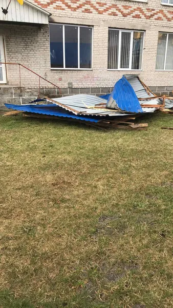 На Ратнівщині негода пошкодила дах дитсадка (фото)