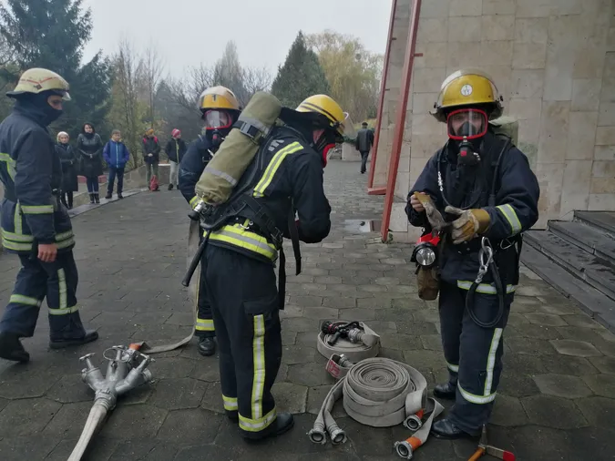 «Пожежа» в луцькому готелі: з «Профспілкового» евакуювали людей (фото)