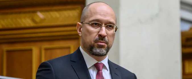 Прем'єр-міністр доручив головам ОДА контролювати виплату зарплат медикам