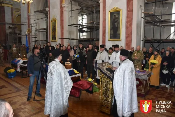 Луцька громада провела в останню дорогу захисників Вадима Глобу та Миколу Язиніна (фото)