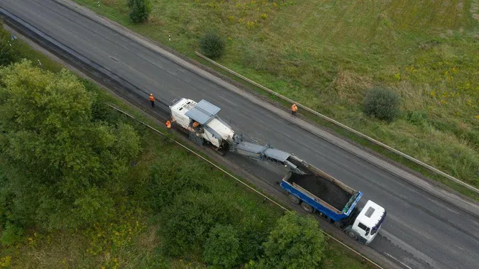 Почали ремонт автотраси біля Луцька: рух транспорту обмежений (фото)