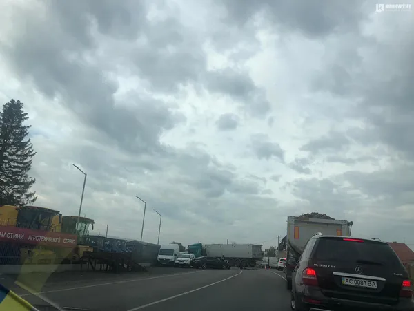 На об’їзній у Рованцях – масштабна аварія (фото, відео)
