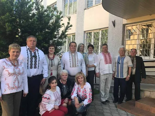 Відомі волиняни показали свої вишиванки (фото) 