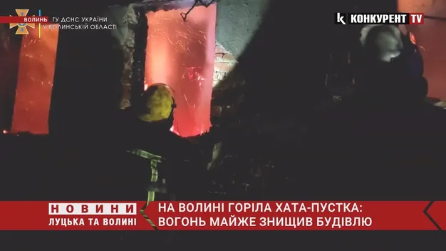 На Горохівщині горіла хата-пустка (фото, відео)