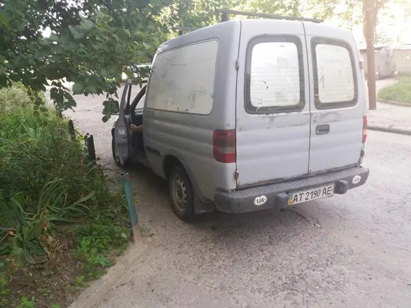 Автівки на газонах: у Луцьку ловили порушників (фото)