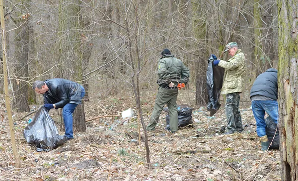 «Лісова» братія проти сміттєвого монстра, або А один в полі – воїн?