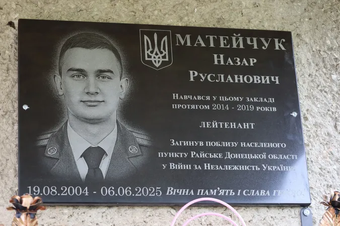 У школі на Волині відкрили меморіальну дошку Назару Матейчуку (фото)