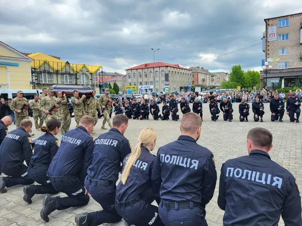 У Ковелі попрощалися з 35-річним сержантом поліції Дмитром Сергієнком (фото)