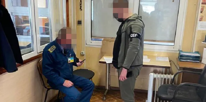600 $ за євробляху: на Волині на хабарі зловили офіцера-прикордонника (фото)