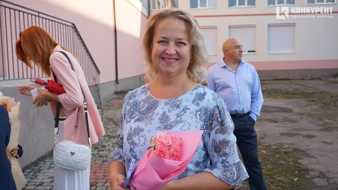 Квіти, дзвоники і діти: як у Луцькому ліцеї №9 відзначили 1 вересня (фото)
