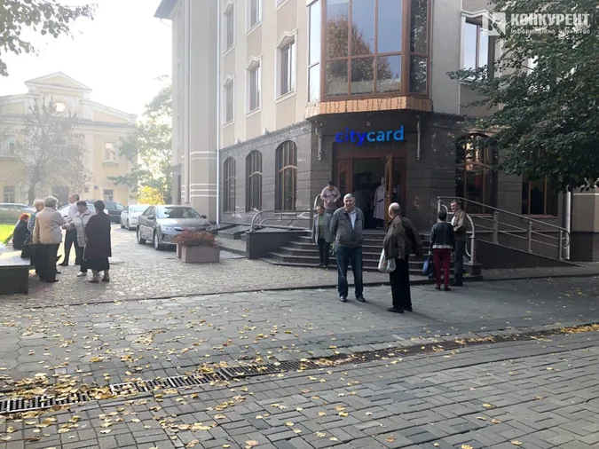 За е-квитками в Луцьку – величезні черги (фото)