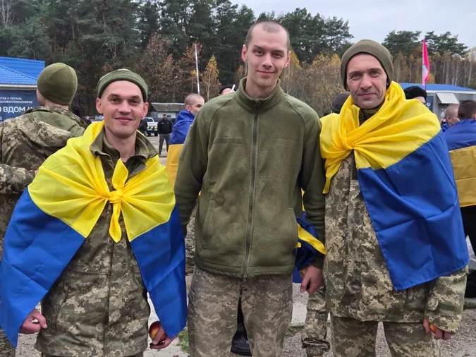 Обмін полоненими: 270 українських воїнів і дев'ятеро цивільних повертаються додому (фото)