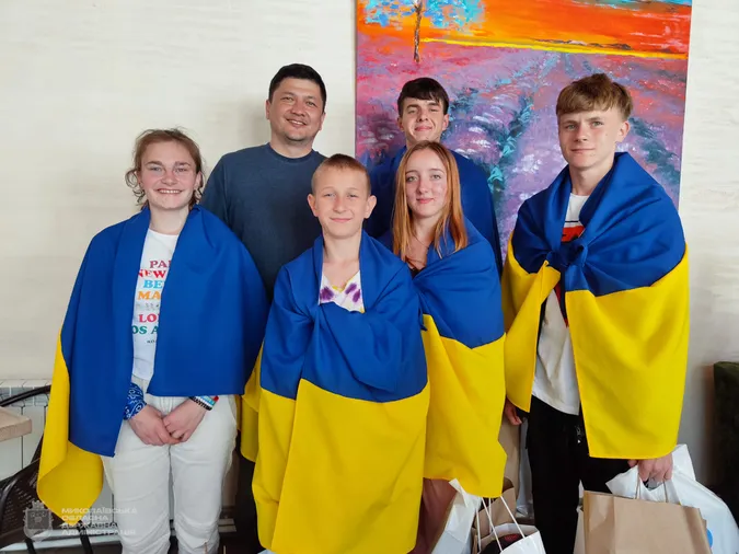 До Миколаєва повернули пʼятьох дітей-сиріт, депортованих росіянами у 2022 році (фото)