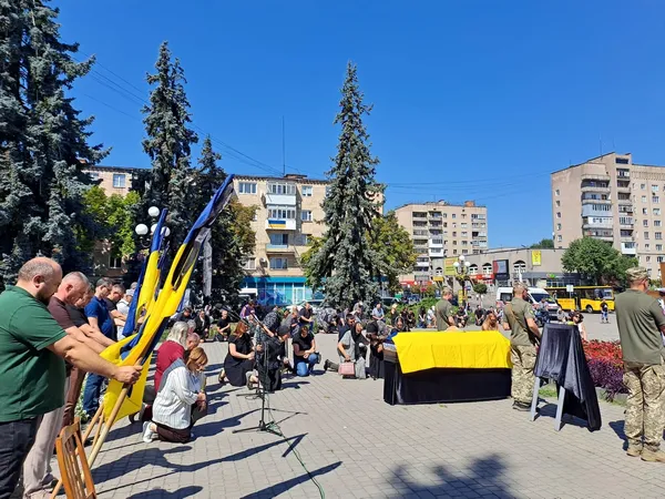Отримали сповіщення в день 48-річчя: на Волині провели в останню путь воїна Олександра Резванюка (фото)