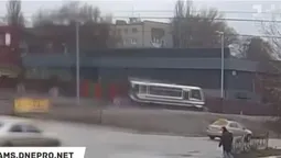 На Дніпропетровщині водій автобуса помер за кермом (відео)