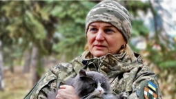 Волинянка пішла в армію зі своїм котом (відео)