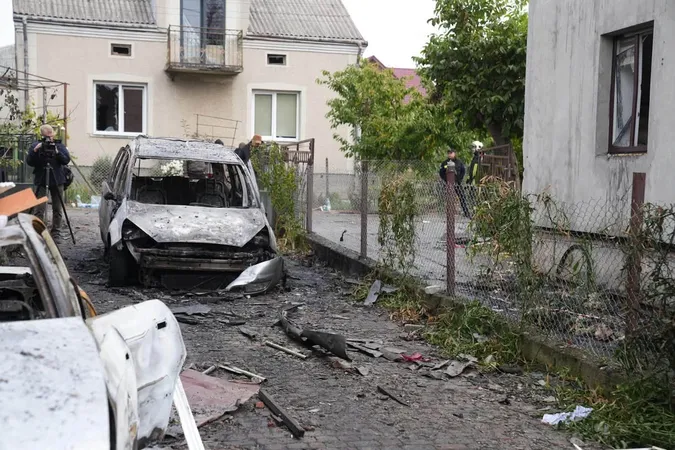 Внаслідок ворожої нічної атаки згорів будинок лікаря на Львівщині (фото)