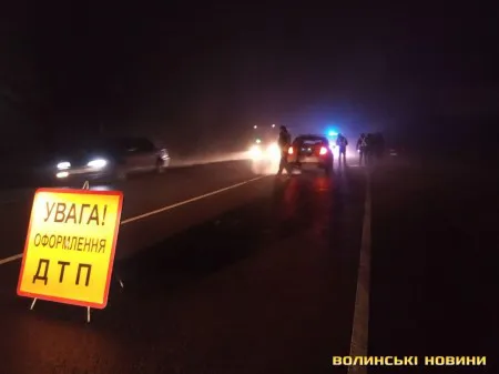 Біля Луцька мікроавтобус на смерть збив жінку (фото, відео)