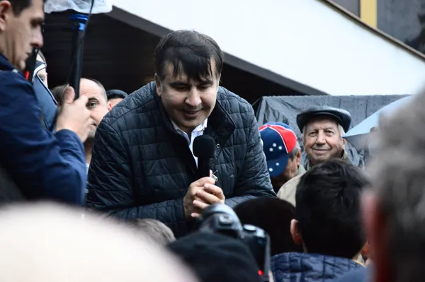 Як Саакашвілі мокнув та «поливав» брудом Порошенка у Луцьку (фото)