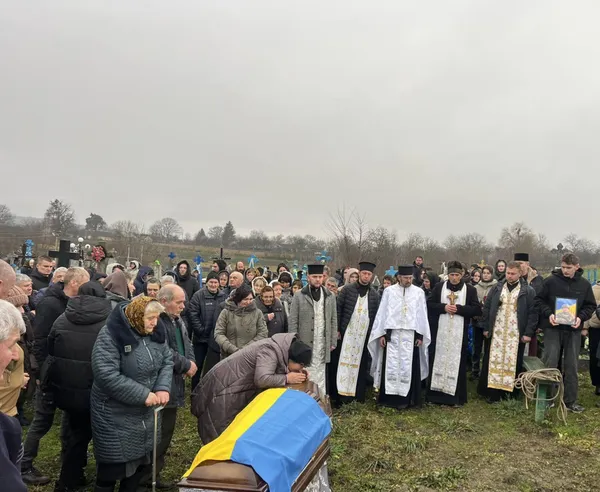 На Волині попрощалися із полеглим захисником Леонідом Рекрутом (фото)
