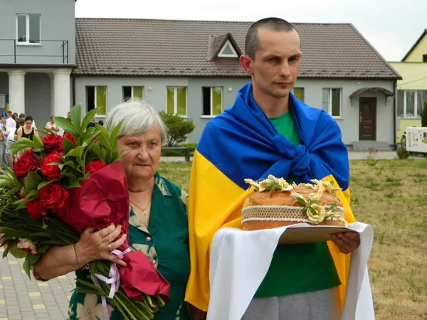 Після трьох років російського пекла: на Волині зустріли визволеного з полону Героя (фото)
