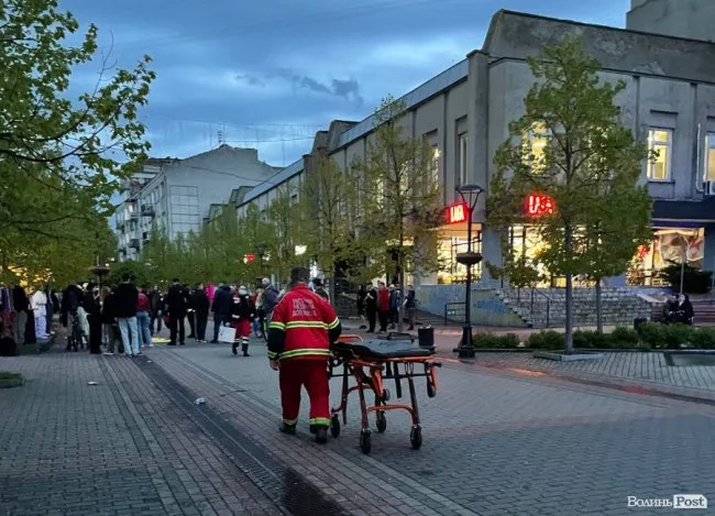 «Чіплявся» до дитини: у центрі Луцька скрутили чоловіка (фото)