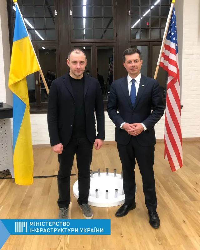 Україна та США підписали меморандум про співпрацю у транспортній сфері
