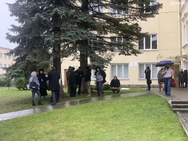 Перед початком бюджетних слухань у Луцьку повідомили про «замінування» міської ради (фото, відео)