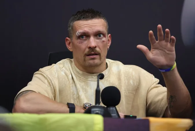 Усик відмовився від титулу чемпіона світу IBF