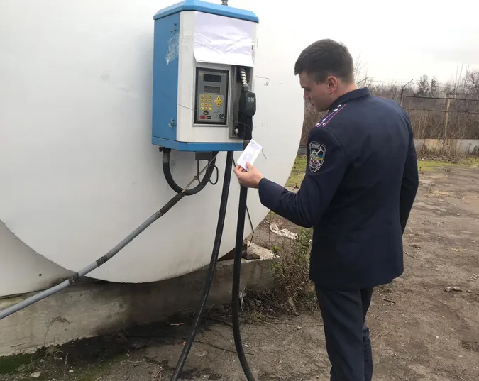 У Луцьку прикрили три нелегальні заправки