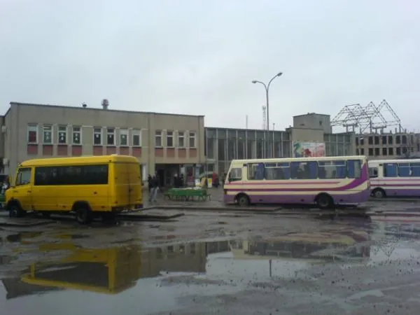 Луцькрада скасувала знесення кіоску на автостанції