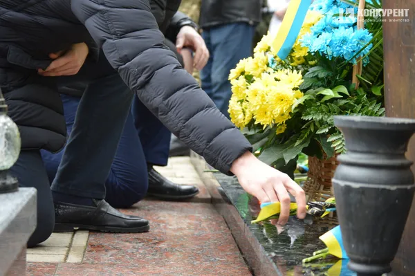 Луцьк сумує: місто вшановує пам’ять Героїв (фото, відео)