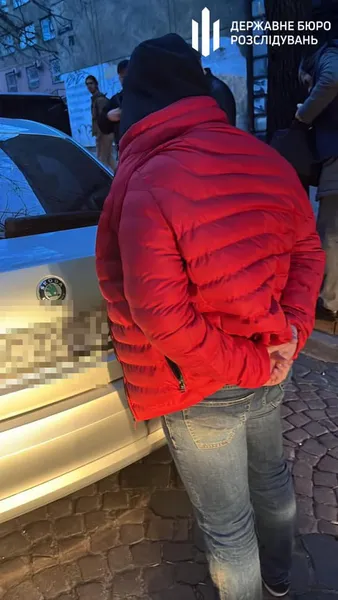 Нова «схема»: у Львові затримали зловмисника, який переправляв чоловіків за кордон (фото, відео)