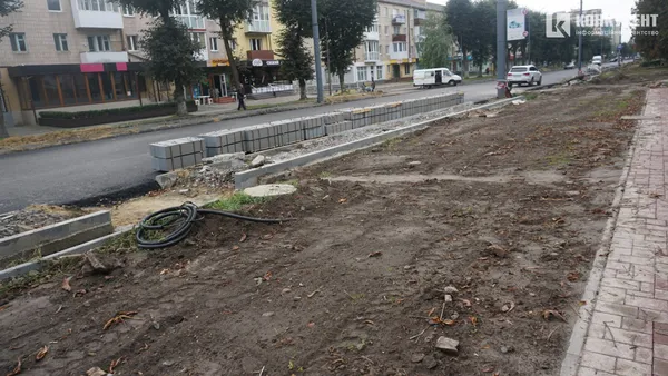 Їздять, ходять, ремонтують: що відбувається на проспекті Волі у Луцьку (фото)