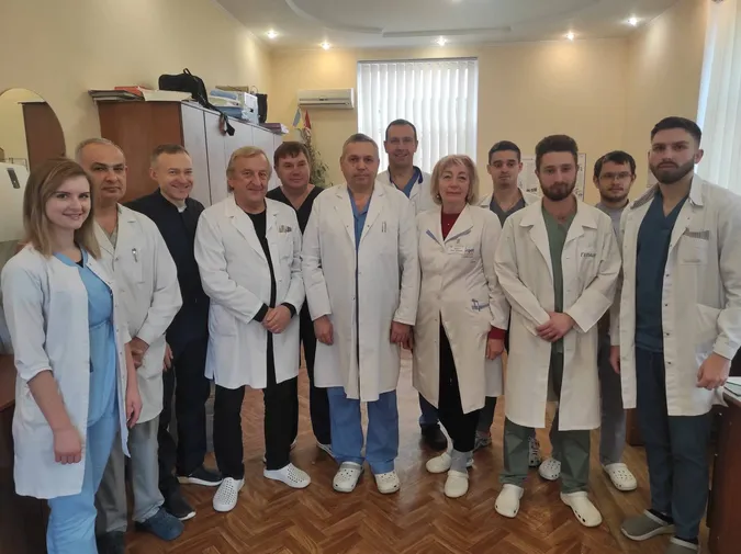 «Без розрізів»: у волинській лікарні зробили унікальну операцію при аневризмі (відео)