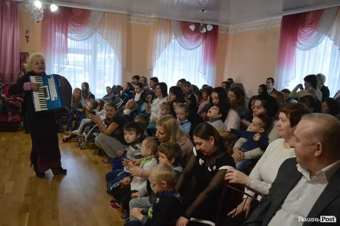 Маленьким лучанам подарунки роздавали два Миколаї (фото)