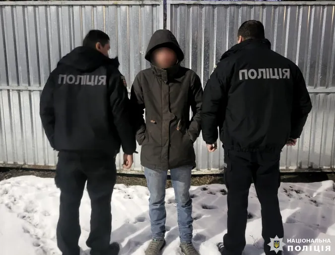 Крав гільзи з могил воїнів: на Рівненщині затримали вандала (фото)