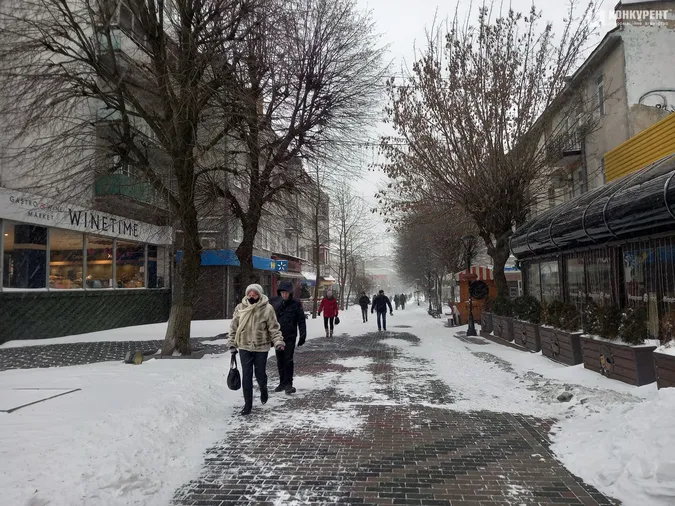 Люті зими повертаються: Луцьк замело снігом (фото)