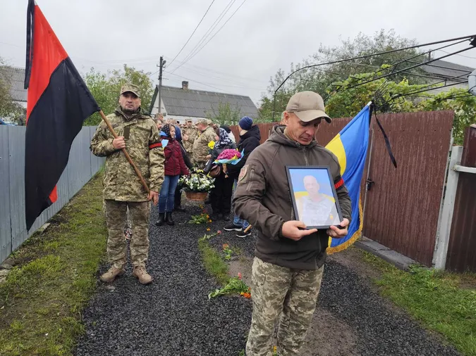 У Луцькому районі попрощалися із сержантом Віктором Мельничуком (фото)