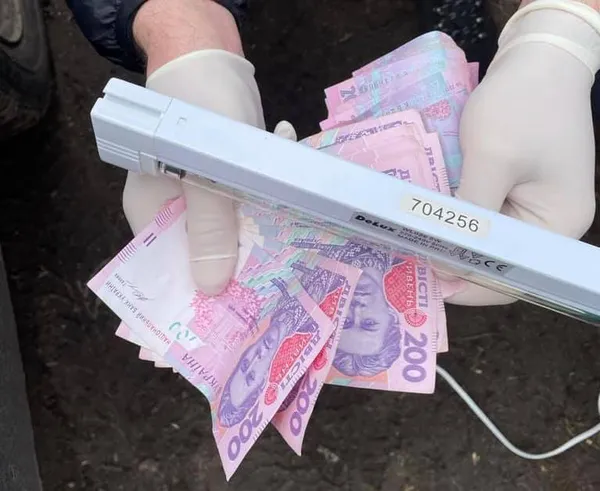Затриманому на хабарі волинському ревізору-інспектору повідомили про підозру (фото)