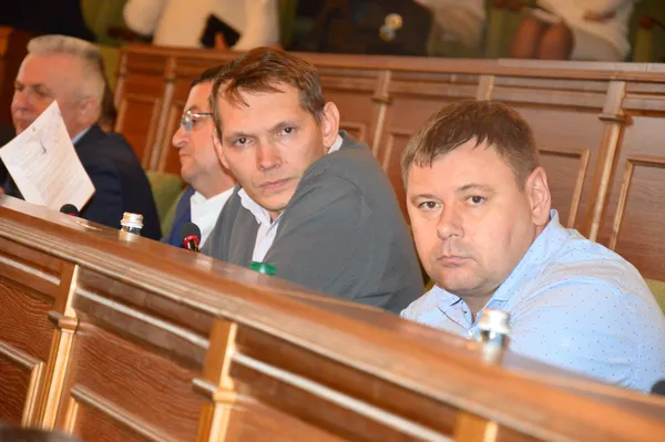 Чому хитаються стільці у Волиньраді? (репортаж)
