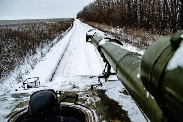 Близько 374 520 окупантів, 6167 танків, 8854 артсистем: втрати ворога на 19 січня
