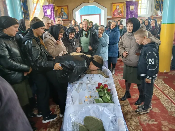 У громаді на Волині попрощалися із бійцем Віктором Карпуком (фото)