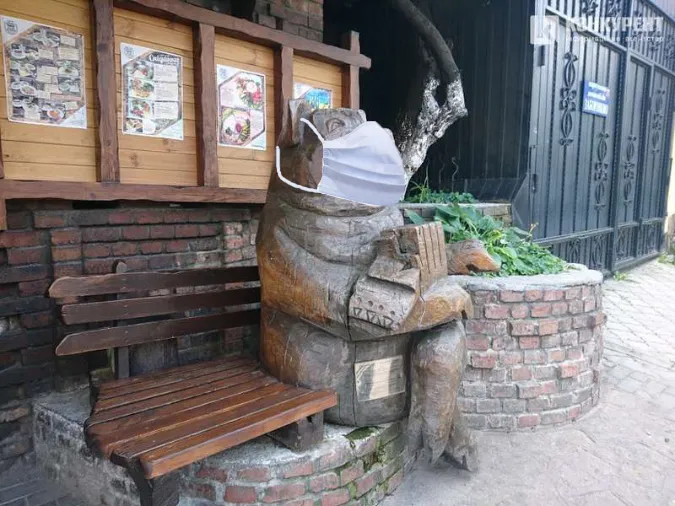 Якби луцькі пам'ятники були в режимі карантину (фото)