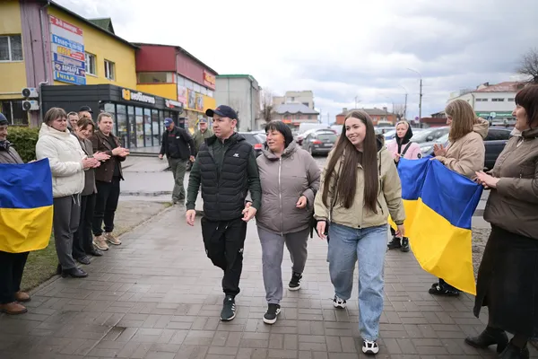 На Волині зустріли захисника Василя Мартинюка, який провів у полоні 16 місяців (фото)