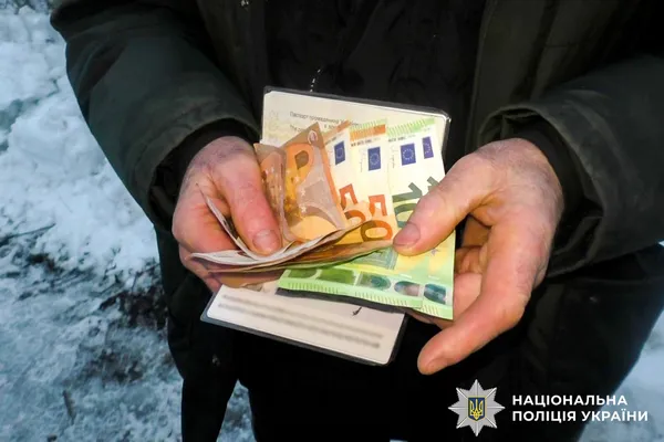 За 80 тисяч доларів ховав «клієнтів» у багажнику: на Рівненщині затримали перевізника ухилянтів