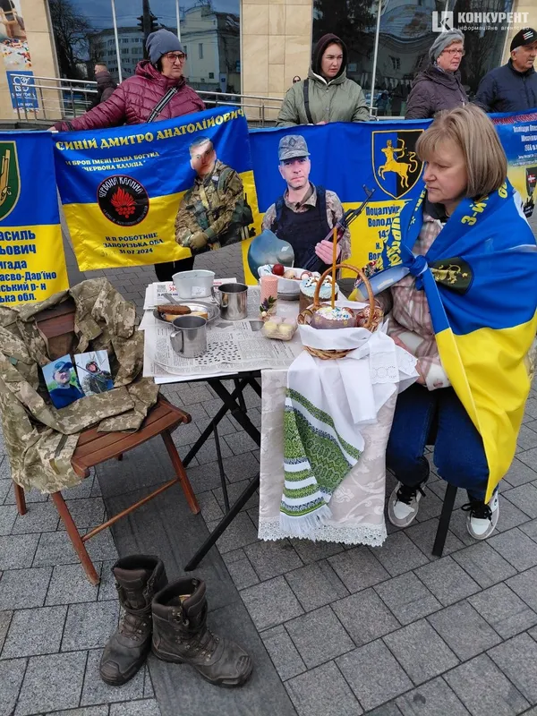 У Луцьку накрили великодній стіл для полонених та безвісти зниклих (фото)